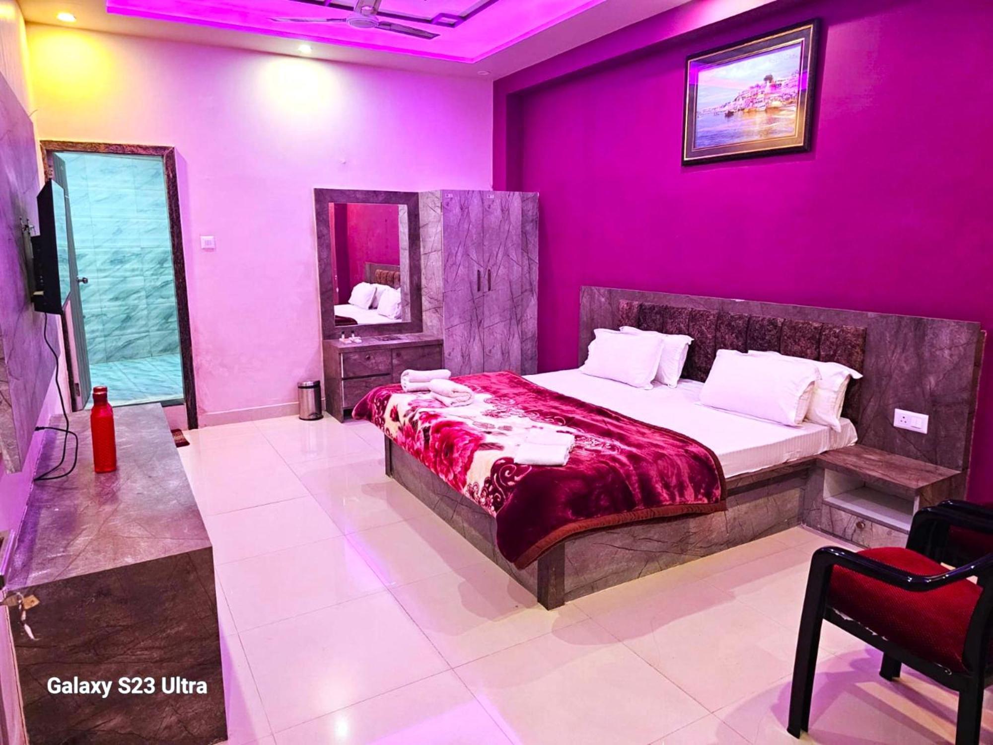 Hotel Kashi Inn Raj Ghat Варанаси Экстерьер фото